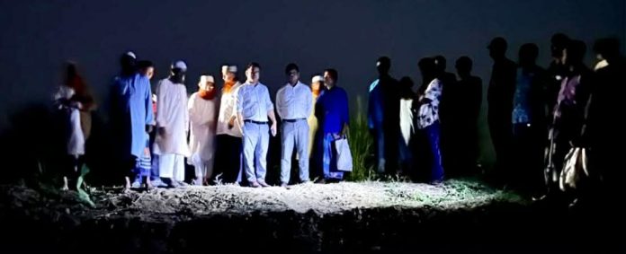 বাগমারায় পুকুর খনন ও মাটি বিক্রয়ের বিরুদ্ধে ইউএনও’র অভিযান, ভেকু মেশিন জব্দ