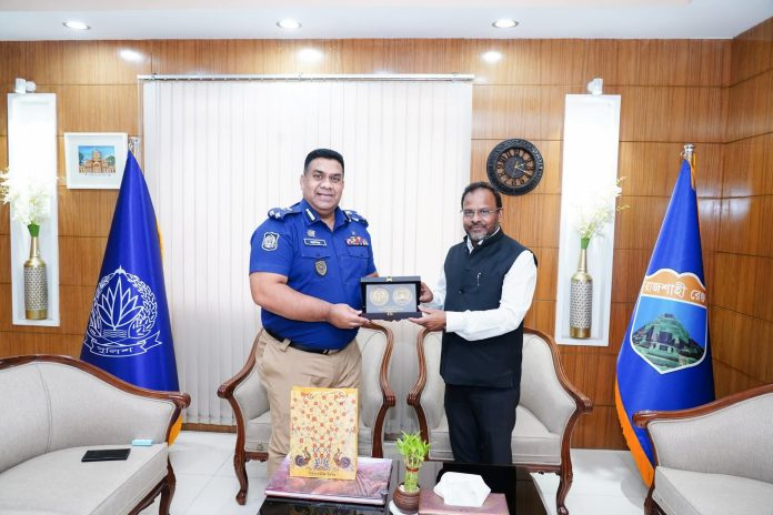 রাজশাহী রেঞ্জ ডিআইজি সঙ্গে ইন্ডিয়ান সহকারী হাই কমিশনার সৌজন্য সাক্ষাৎ