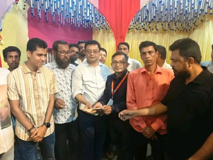 তাহেরপুরে ১৫ টি পূজা মণ্ডপ পরিদর্শন ও আ ন ম শামসুর রহমান মিন্টুর সহযোগিতা